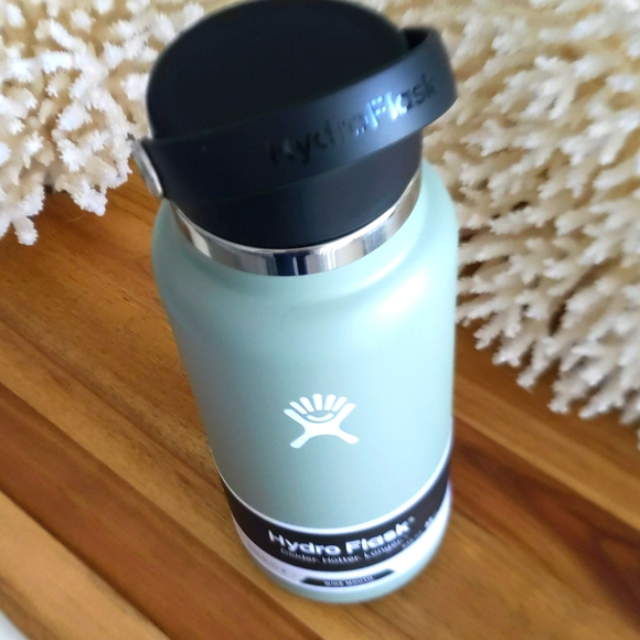 Hydro flask NWT 🔥🔥🔥32 oz wide mouth. Reg cap. Brand new. NEVER USED. - Picture 6 of 11